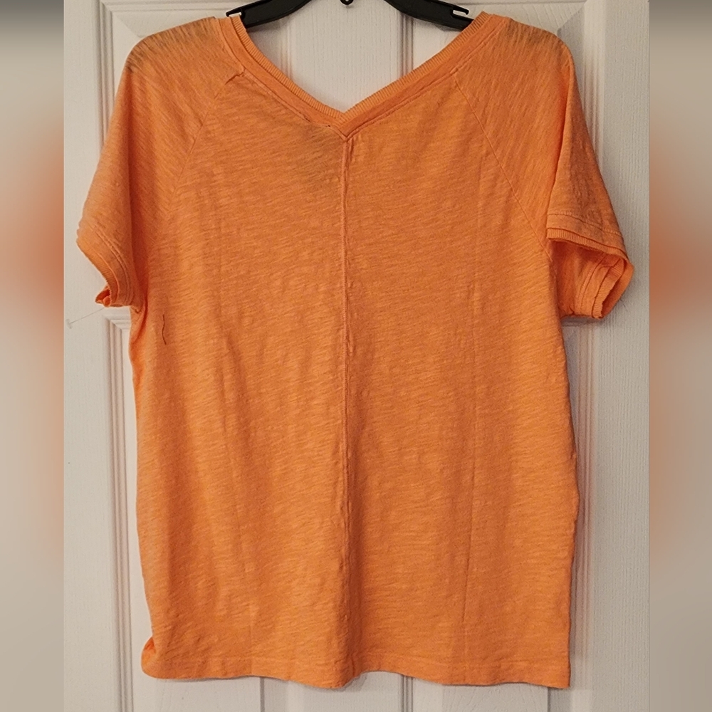 BOBI Los Angeles center seam V-Neck Tee in Guava Size Large- - Picture 3 of 9